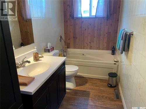 506 Reed Street, Morse, SK - Indoor Photo Showing Bathroom