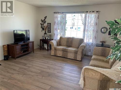 506 Reed Street, Morse, SK - Indoor Photo Showing Living Room