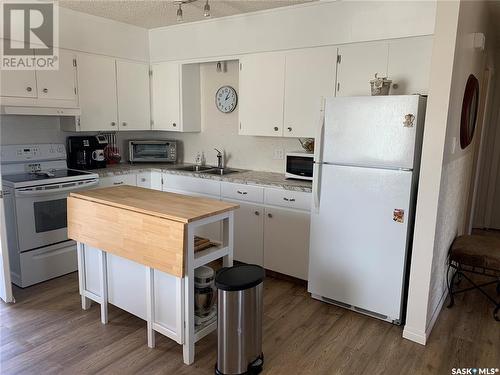 506 Reed Street, Morse, SK - Indoor Photo Showing Kitchen With Double Sink