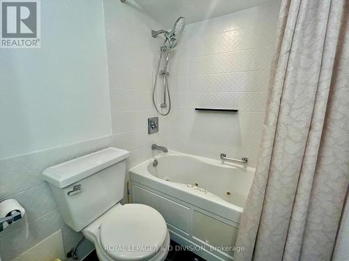 505 - 980 Broadview Avenue, Toronto, ON - Indoor Photo Showing Bathroom