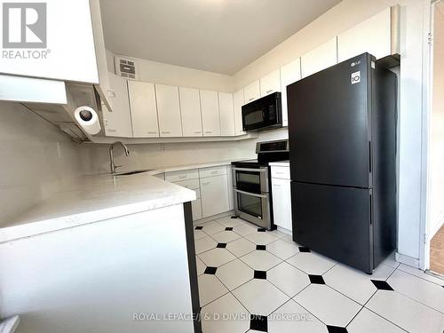 505 - 980 Broadview Avenue, Toronto, ON - Indoor Photo Showing Kitchen