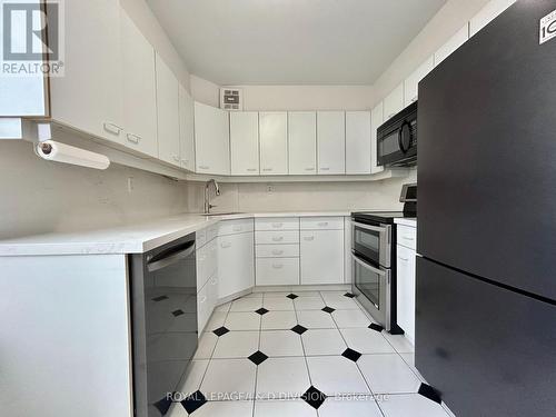 505 - 980 Broadview Avenue, Toronto, ON - Indoor Photo Showing Kitchen