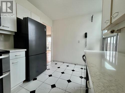 505 - 980 Broadview Avenue, Toronto, ON - Indoor Photo Showing Kitchen