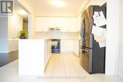 Upper - 139 Newhouse Boulevard, Caledon, ON - Indoor Photo Showing Kitchen