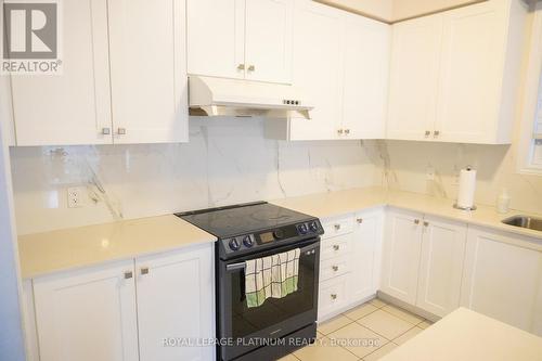 Upper - 139 Newhouse Boulevard, Caledon, ON - Indoor Photo Showing Kitchen