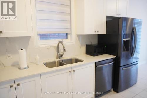 Upper - 139 Newhouse Boulevard, Caledon, ON - Indoor Photo Showing Kitchen With Double Sink