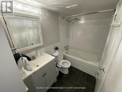 613 - 1512 Pilgrims Way, Oakville, ON - Indoor Photo Showing Bathroom