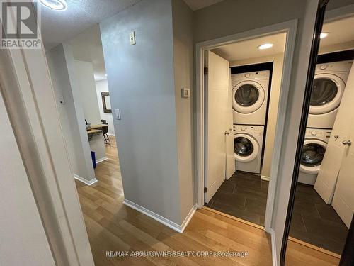 613 - 1512 Pilgrims Way, Oakville, ON - Indoor Photo Showing Laundry Room