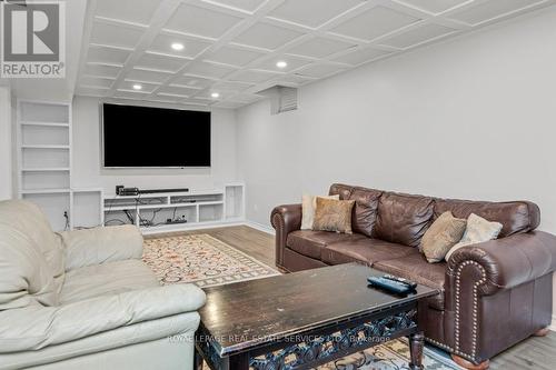 265 River Glen Boulevard, Oakville, ON - Indoor Photo Showing Living Room