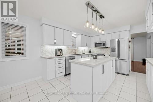 265 River Glen Boulevard, Oakville, ON - Indoor Photo Showing Kitchen With Upgraded Kitchen