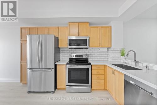 502 - 200 Burnhamthorpe Road E, Mississauga, ON - Indoor Photo Showing Kitchen