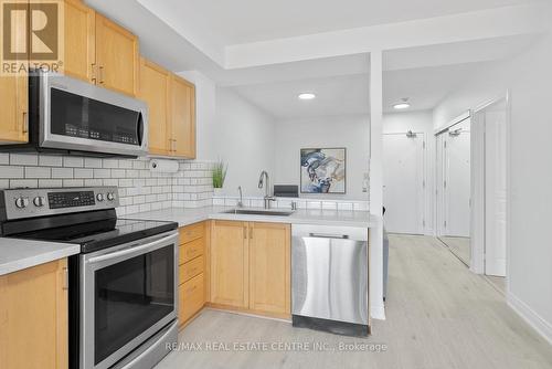 502 - 200 Burnhamthorpe Road E, Mississauga, ON - Indoor Photo Showing Kitchen