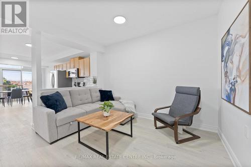 502 - 200 Burnhamthorpe Road E, Mississauga, ON - Indoor Photo Showing Living Room