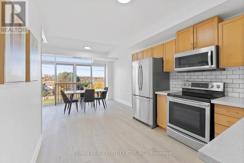 502 - 200 Burnhamthorpe Road E, Mississauga, ON - Indoor Photo Showing Kitchen