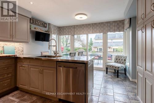 3178 Philip Street, Burlington, ON - Indoor Photo Showing Kitchen