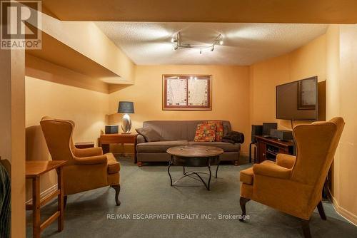 3178 Philip Street, Burlington, ON - Indoor Photo Showing Living Room