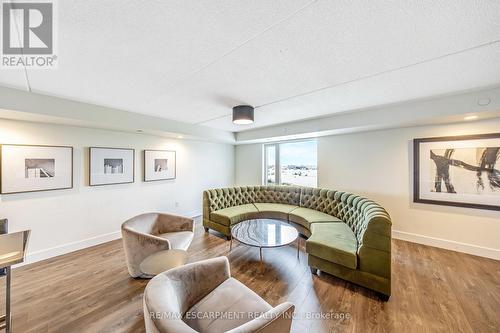 1109 - 716 Main Street E, Milton, ON - Indoor Photo Showing Living Room