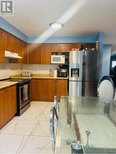 26 Australia Drive, Brampton, ON - Indoor Photo Showing Kitchen