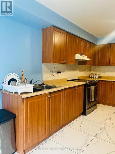 26 Australia Drive, Brampton, ON - Indoor Photo Showing Kitchen