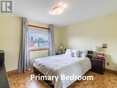 12 Fonthill Place, Toronto, ON - Indoor Photo Showing Bedroom