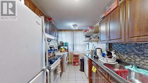 710 - 21 Knightsbridge Road, Brampton, ON - Indoor Photo Showing Kitchen