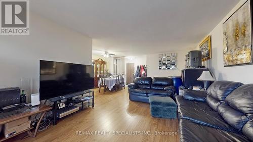 710 - 21 Knightsbridge Road, Brampton, ON - Indoor Photo Showing Living Room