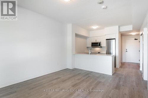 217 - 600 North Service Road, Hamilton, ON - Indoor Photo Showing Kitchen