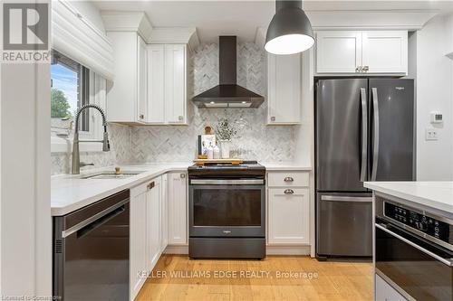 50 Hickory Place, Brantford, ON - Indoor Photo Showing Kitchen With Upgraded Kitchen