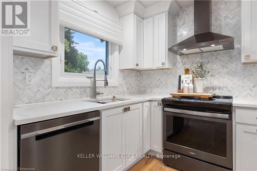 50 Hickory Place, Brantford, ON - Indoor Photo Showing Kitchen With Upgraded Kitchen