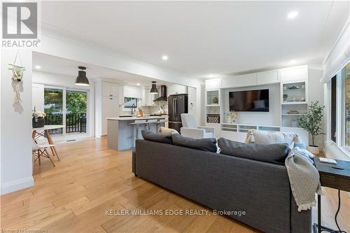 50 Hickory Place, Brantford, ON - Indoor Photo Showing Living Room