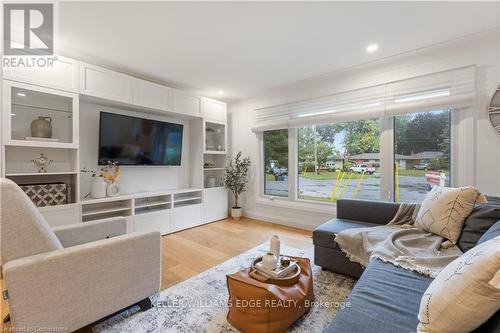 50 Hickory Place, Brantford, ON - Indoor Photo Showing Living Room