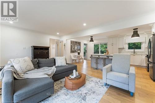 50 Hickory Place, Brantford, ON - Indoor Photo Showing Living Room