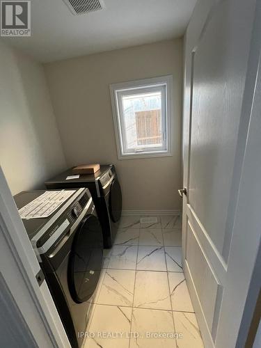 95 Vanilla Trail, Thorold, ON - Indoor Photo Showing Laundry Room