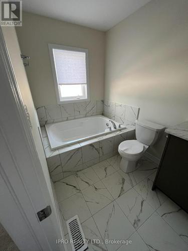 95 Vanilla Trail, Thorold, ON - Indoor Photo Showing Bathroom