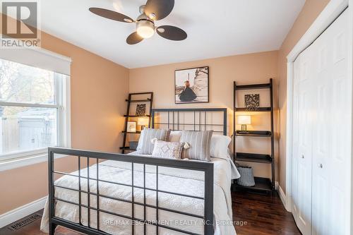 702 Seventh Avenue, Hamilton, ON - Indoor Photo Showing Bedroom