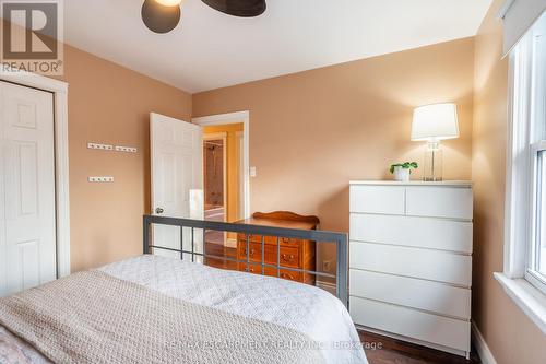 702 Seventh Avenue, Hamilton, ON - Indoor Photo Showing Bedroom