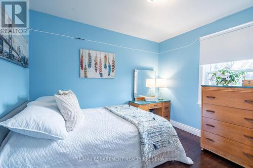 702 Seventh Avenue, Hamilton, ON - Indoor Photo Showing Bedroom