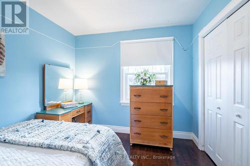 702 Seventh Avenue, Hamilton, ON - Indoor Photo Showing Bedroom