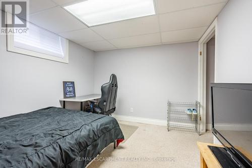 702 Seventh Avenue, Hamilton, ON - Indoor Photo Showing Bedroom