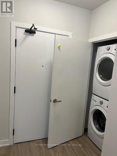 301 - 4130 Parkside Village Drive, Mississauga, ON - Indoor Photo Showing Laundry Room