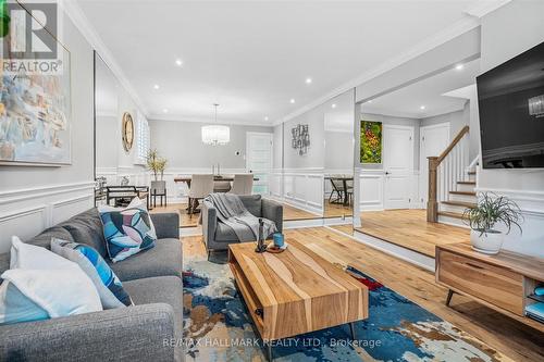 26 Cherrydale Court, Toronto, ON - Indoor Photo Showing Living Room