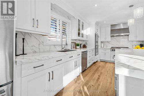 26 Cherrydale Court, Toronto, ON - Indoor Photo Showing Kitchen With Upgraded Kitchen