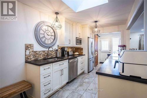 707 Annland Street, Pickering, ON - Indoor Photo Showing Kitchen With Upgraded Kitchen