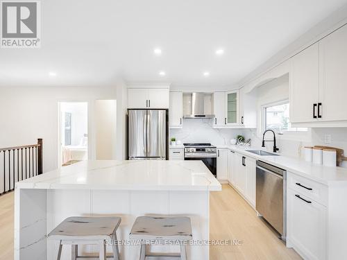 2223 Urwin Crescent, Oakville, ON - Indoor Photo Showing Kitchen With Upgraded Kitchen