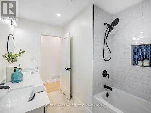 2223 Urwin Crescent, Oakville, ON - Indoor Photo Showing Bathroom