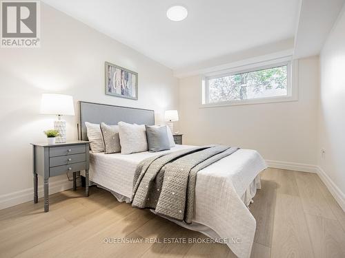 2223 Urwin Crescent, Oakville, ON - Indoor Photo Showing Bedroom