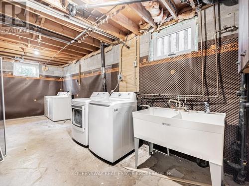 2223 Urwin Crescent, Oakville, ON - Indoor Photo Showing Laundry Room