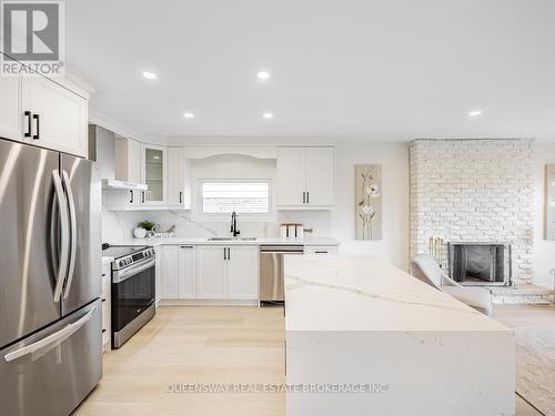 2223 Urwin Crescent, Oakville, ON - Indoor Photo Showing Kitchen