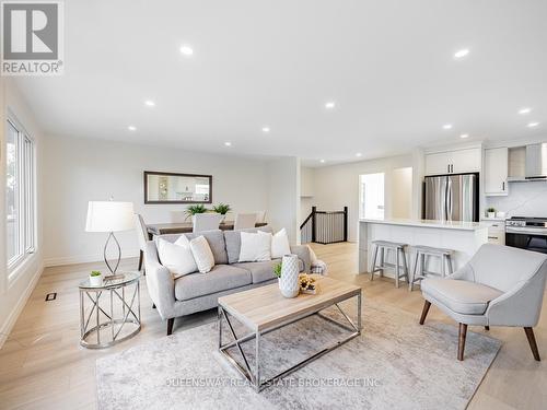 2223 Urwin Crescent, Oakville, ON - Indoor Photo Showing Living Room