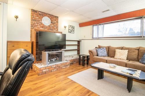 4306 Gordon Drive, Kelowna, BC - Indoor Photo Showing Living Room